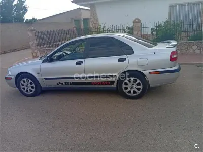 Usado Volvo S40 102 CV (75 kW) 2002 Gris / plata Berlina