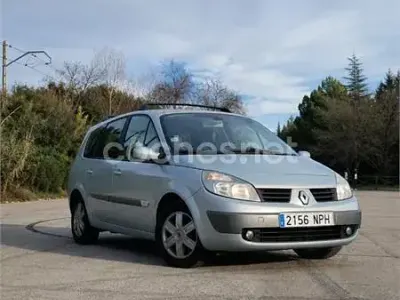 Usado Renault Grand Scénic II Dynamique 120 CV (88 kW) 2004 Gris / plata Monovolumen