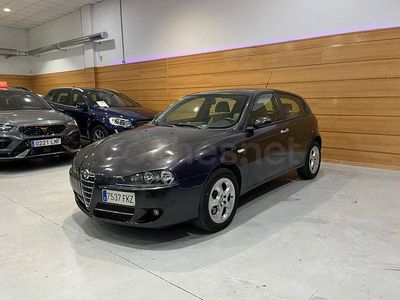 Usado Alfa Romeo 147 Distinctive 120 CV (88 kW) 2006 Gris / plata Utilitario