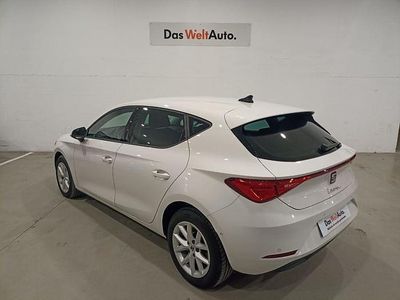 Usado Seat Leon Style 110 CV (80 kW) 2024 Blanco Berlina