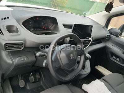 Usado Peugeot Partner Tepee Active 100 CV (73 kW) 2016 Blanco Monovolumen