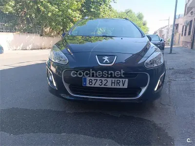 Usado Peugeot 308 SW Access 115 CV (84 kW) 2013 Negro Familiar