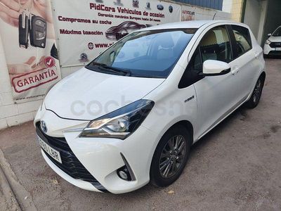Usado Toyota Yaris Hybrid Active 100 CV (73 kW) 2019 Blanco Berlina