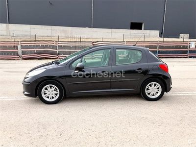 Usado Peugeot 207 90 CV (66 kW) 2007 Negro Berlina