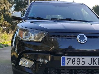 Usado Ssangyong (KGM) Tivoli Limited 115 CV (84 kW) 2015 Negro SUV