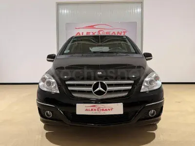 Usado Mercedes B200 136 CV (100 kW) 2012 Negro Monovolumen