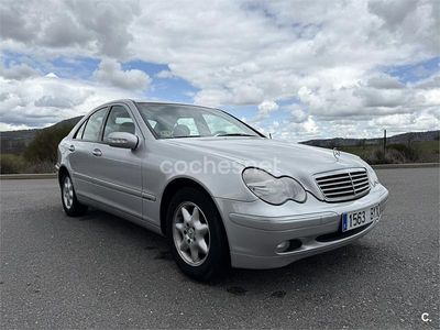 Usado Mercedes C200 Elegance 163 CV (119 kW) 2003 Gris / plata Berlina
