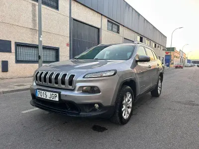 Usado Jeep Cherokee Longitude 170 CV (125 kW) 2016 Gris / plata SUV