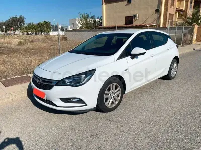 Usado Opel Astra Dynamic 110 CV (80 kW) 2016 Blanco Berlina