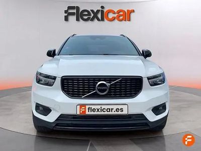 Begagnad Volvo XC40 Momentum 163 HK (119 kW) 2021 Vit SUV