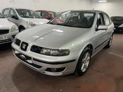 Usado Seat Toledo Stella 110 CV (80 kW) 2001 Gris / plata Berlina