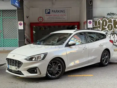 Usado Ford Focus ST-Line 120 CV (88 kW) 2021 Gris / plata Familiar