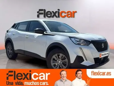 Usado Peugeot 2008 Active 101 CV (74 kW) 2023 Gris SUV