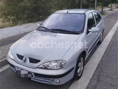 Usado Renault Mégane II Expression 110 CV (80 kW) 2002 Gris / plata Berlina