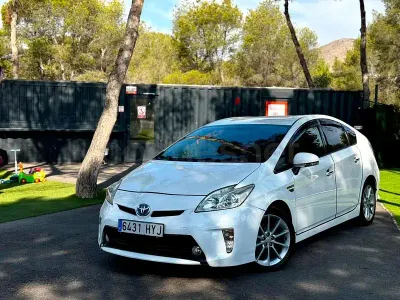Usado Toyota Prius Advance 136 CV (100 kW) 2014 Blanco Berlina