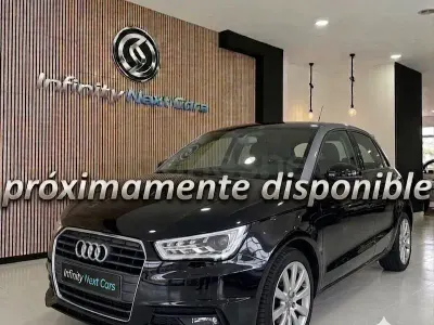 Usado Audi A1 Sportback Attraction 90 CV (66 kW) 2015 Negro Utilitario