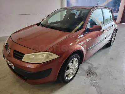 Begagnad Renault Mégane II Dynamique 100 HK (73 kW) 2005 Röd Sedan