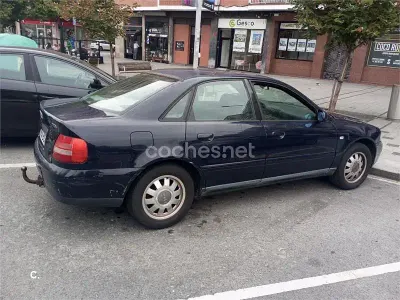 Usado Audi A4 110 CV (80 kW) 2000 Negro Familiar