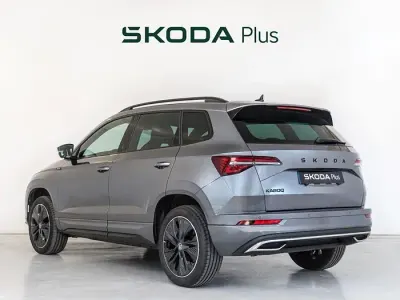 Usado Skoda Karoq SportLine 150 CV (110 kW) 2025 Gris / plata SUV