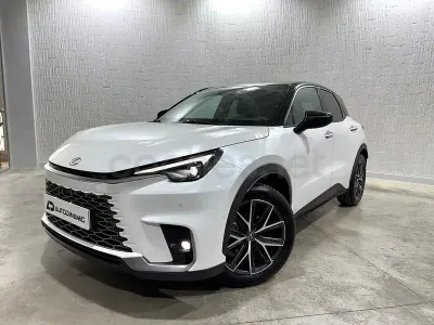 Usado Lexus LBX 136 CV (100 kW) 2025 Blanco SUV