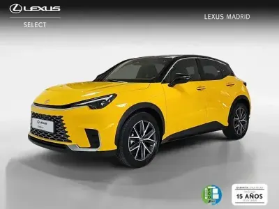 Usado Lexus LBX 136 CV (100 kW) 2025 Amarillo SUV