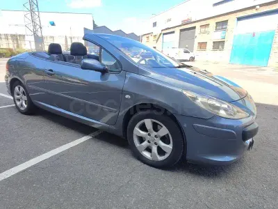 Usado Peugeot 307 CC 136 CV (100 kW) 2007 Gris / plata Descapotable