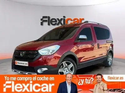 Usado Dacia Dokker Comfort 95 CV (69 kW) 2020 Rojo Monovolumen