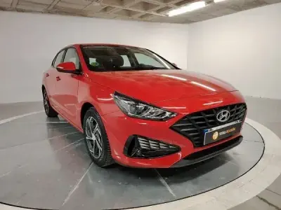 Usado Hyundai i30 120 HP (88 kW) 2021 Vermelho Sedan