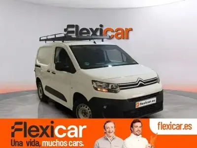 Usado Citroën Berlingo Feel 102 CV (75 kW) 2021 Blanco Monovolumen