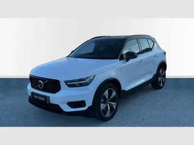 Begagnad Volvo XC40 R-Design 211 HK (155 kW) 2021 Vit SUV