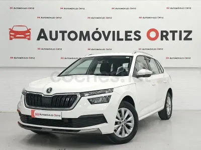 Usado Skoda Kamiq Ambition 110 CV (80 kW) 2021 Blanco SUV