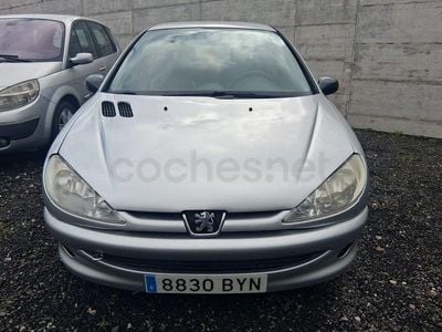 Usado Peugeot 206 90 CV (66 kW) 2002 Gris / plata Berlina
