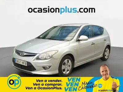 Usado Hyundai i30 Classic 90 CV (66 kW) 2011 Plateado Utilitario
