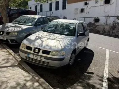Usado Seat Ibiza 60 CV (44 kW) 2000 Gris / plata Utilitario