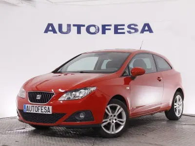 Usado Seat Ibiza 75 CV (55 kW) 2012 Rojo Utilitario