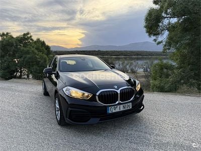 Usado BMW 118 Comfort Edition 136 CV (100 kW) 2022 Negro Utilitario