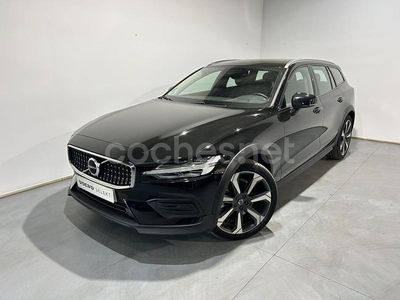 Usado Volvo V60 CC Core 197 CV (144 kW) 2023 Negro Familiar