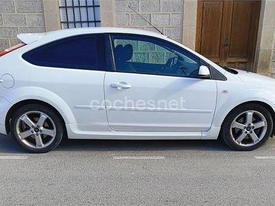Usado Ford Focus 115 CV (84 kW) 2006 Blanco Berlina