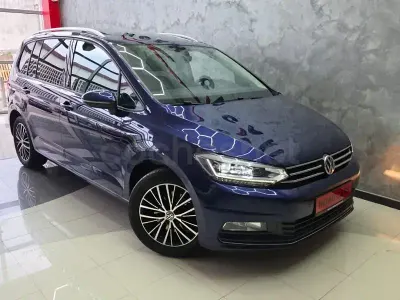 Usado VW Touran Sportline 150 CV (110 kW) 2017 Azul Monovolumen