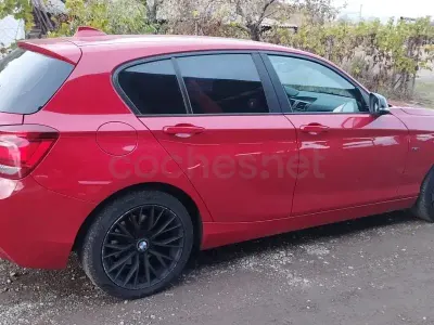 Usado BMW 118 Sport Line 143 CV (105 kW) 2012 Rojo Utilitario