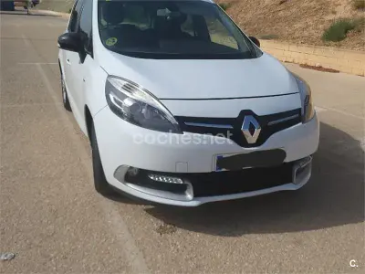 Usado Renault Scénic III LIMITED 110 CV (80 kW) 2014 Blanco Monovolumen