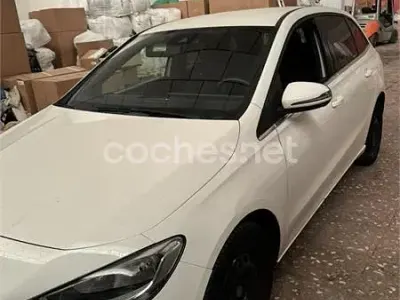 Usado Mercedes B200 150 CV (110 kW) 2021 Blanco Utilitario