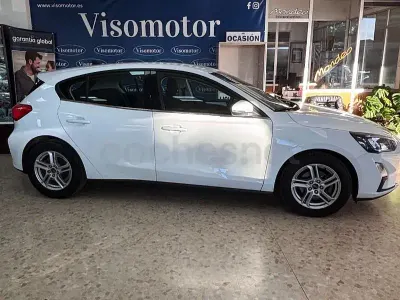 Usado Ford Focus Trend 120 CV (88 kW) 2022 Blanco Berlina
