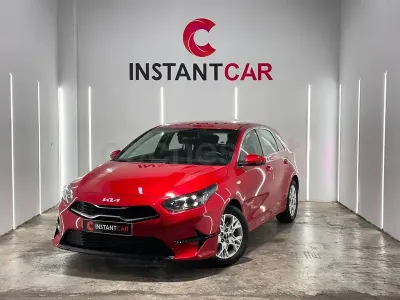Usado Kia Ceed 100 CV (73 kW) 2022 Rojo Utilitario