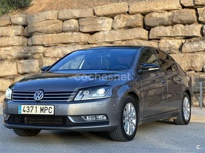 Beige Usado 2011 VW Passat Highline Berlina | 8400 € (Un poco caro)