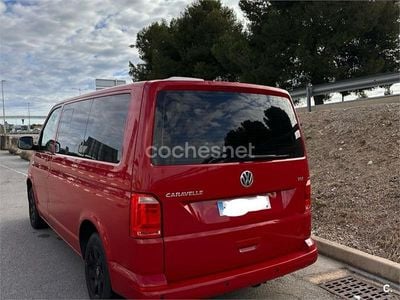 Usado VW Caravelle Trendline 102 CV (75 kW) 2016 Rojo Monovolumen
