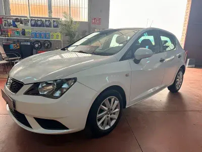Usado Seat Ibiza Reference 90 CV (66 kW) 2015 Blanco Berlina