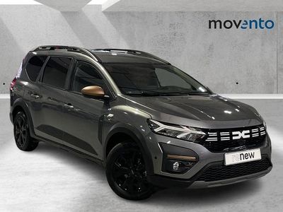 Usado Dacia Jogger Extreme 140 CV (102 kW) 2025 Gris / plata Monovolumen