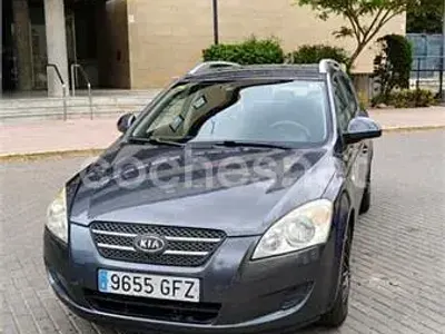 Begagnad Kia Ceed 90 HK (66 kW) 2009 Grå Halvkombi