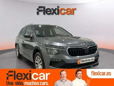 Usado Skoda Kamiq Selection 95 CV (69 kW) 2024 Gris SUV